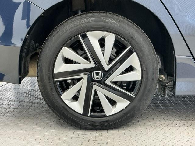 シャトル ハイブリッドＸホンダセンシング　ホンダ認定中古車　純正ドラレコ前後　横滑抑制　リヤカメラ　ドライブレコーダ　スマ－トキ－　イモビ　ＴＶナビ　サイドエアバッグ　シートヒーター付き　キーレス　ＵＳＢ　Ｗエアコン　ＤＶＤ再生機能　ＥＣＯＮ（22枚目）