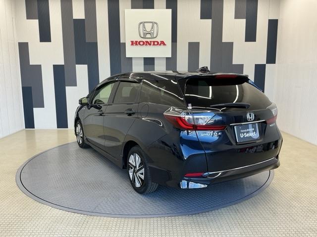 シャトル ハイブリッドＸホンダセンシング　ホンダ認定中古車　純正ドラレコ前後　横滑抑制　リヤカメラ　ドライブレコーダ　スマ－トキ－　イモビ　ＴＶナビ　サイドエアバッグ　シートヒーター付き　キーレス　ＵＳＢ　Ｗエアコン　ＤＶＤ再生機能　ＥＣＯＮ（27枚目）