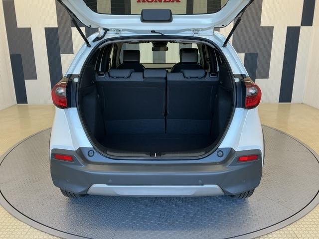 フィット クロスター　ホンダ認定中古車　ＬＥＤ　バックカメラ　ＶＳＡ　キーフリー　オートクルーズコントロール　ＵＳＢ　クリアランスソナー　スマートキー　サイドエアバッグ　オートライト　オートエアコン　盗難防止システム（18枚目）