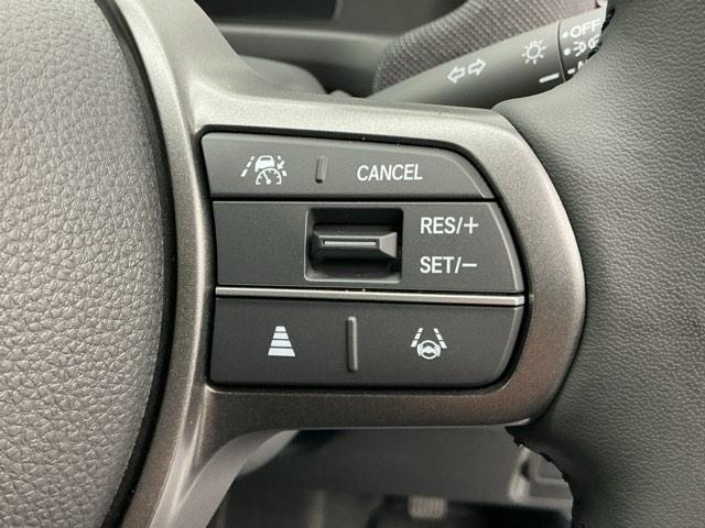 フリード エアーＥＸ　ホンダ認定中古車　両側電動　ＬＥＤ　バックモニター　盗難防止システム　両側パワースライドドア　横滑り防止装置　クルコン　フルセグ　オートエアコン　３列シート　クリソナ　サイドエアバッグ　ウォークスルー（6枚目）