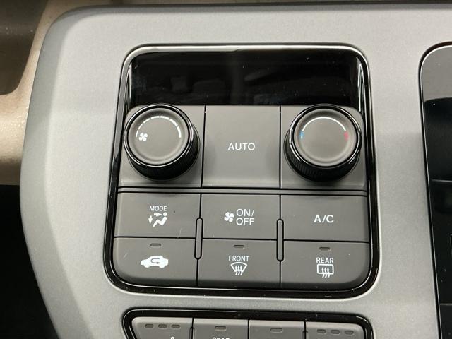 フリード エアーＥＸ　ホンダ認定中古車　両側電動　ＬＥＤ　バックモニター　盗難防止システム　両側パワースライドドア　横滑り防止装置　クルコン　フルセグ　オートエアコン　３列シート　クリソナ　サイドエアバッグ　ウォークスルー（12枚目）