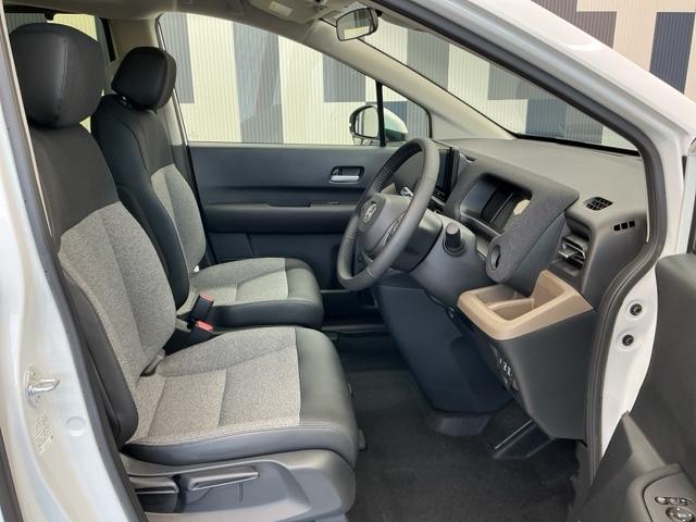 フリード エアーＥＸ　ホンダ認定中古車　両側電動　ＬＥＤ　バックモニター　盗難防止システム　両側パワースライドドア　横滑り防止装置　クルコン　フルセグ　オートエアコン　３列シート　クリソナ　サイドエアバッグ　ウォークスルー（13枚目）