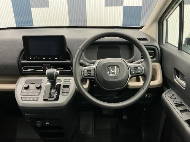 フリード エアーＥＸ　ホンダ認定中古車　両側電動　ＬＥＤ　バックモニター　盗難防止システム　両側パワースライドドア　横滑り防止装置　クルコン　フルセグ　オートエアコン　３列シート　クリソナ　サイドエアバッグ　ウォークスルー（15枚目）