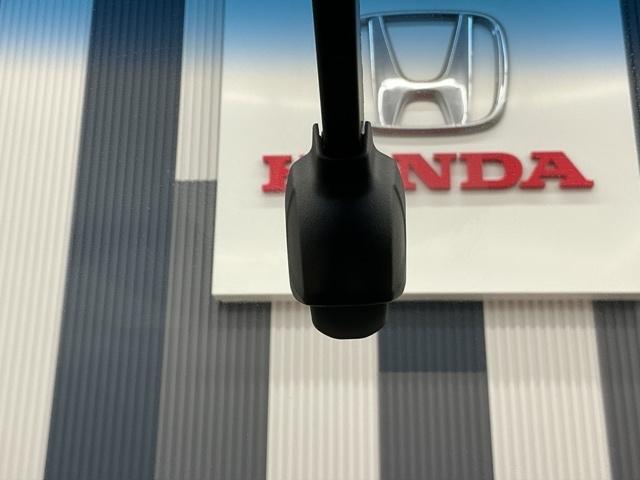 フィット ｅ：ＨＥＶクロスター　ホンダ認定中古車　純正ドラレコ前後　衝突回避システム　１オーナー　フルオートエアコン　整備記録簿　前後センサー　ＬＥＤランプ　エアバッグ　サイドエアバック　地デジ　オートクルーズコントロール　ＶＳＡ（6枚目）