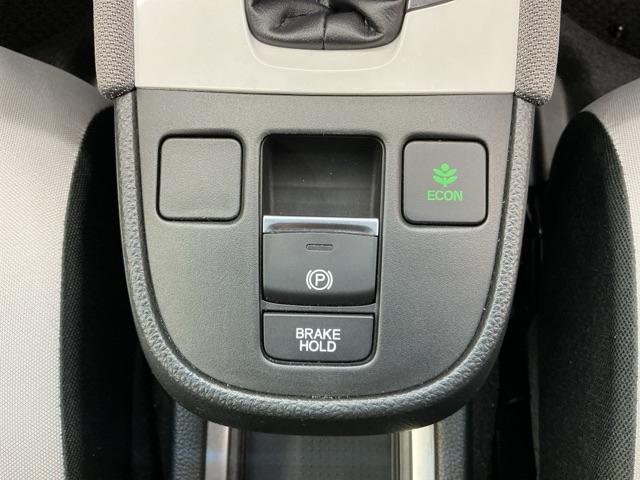 フィット ｅ：ＨＥＶクロスター　ホンダ認定中古車　純正ドラレコ前後　衝突回避システム　１オーナー　フルオートエアコン　整備記録簿　前後センサー　ＬＥＤランプ　エアバッグ　サイドエアバック　地デジ　オートクルーズコントロール　ＶＳＡ（7枚目）