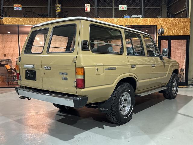 ランドクルーザー６０ ＧＸ　ディーゼル　５速マニュアル　ロールーフ　平屋根　リア観音　　丸目ヘッドライト　純正１６インチホイール　ナルディウッドステアリング　フルセグメモリーナビ（5枚目）