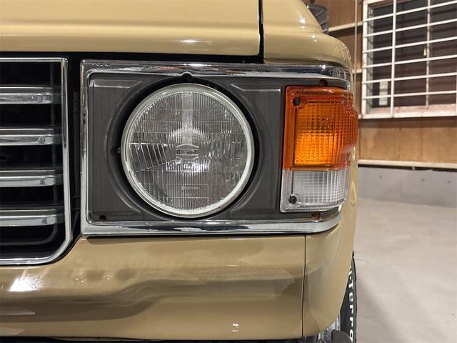 ランドクルーザー６０ ＧＸ　ディーゼル　５速マニュアル　ロールーフ　平屋根　リア観音　　丸目ヘッドライト　純正１６インチホイール　ナルディウッドステアリング　フルセグメモリーナビ（8枚目）