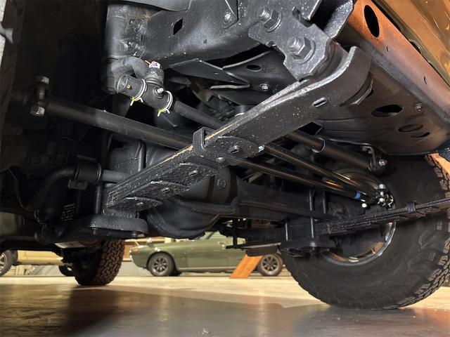 ランドクルーザー６０ ＧＸ　ディーゼル　５速マニュアル　ロールーフ　平屋根　リア観音　　丸目ヘッドライト　純正１６インチホイール　ナルディウッドステアリング　フルセグメモリーナビ（29枚目）