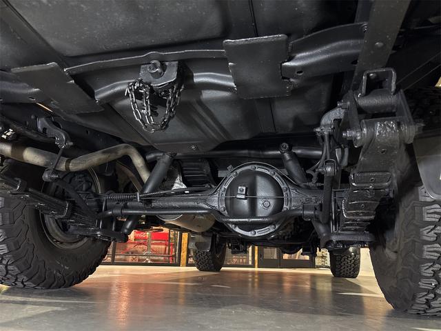 ランドクルーザー６０ ＧＸ　ディーゼル　５速マニュアル　ロールーフ　平屋根　リア観音　　丸目ヘッドライト　純正１６インチホイール　ナルディウッドステアリング　フルセグメモリーナビ（30枚目）