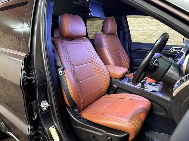 ジープ・グランドチェロキー アルティテュード　ＳＰＯＲＺＡ２２インチホイール　ブラウンレザーシートカバー　ルーフレール　フリップダウンモニター　ＳＵＰＥＲＣＡＴレーダー探知機　ドラレコ　フルセグＴＶ　ＢＬＵＥＴＯＯＴＨ　　取り扱い説明書　スペアキ（13枚目）