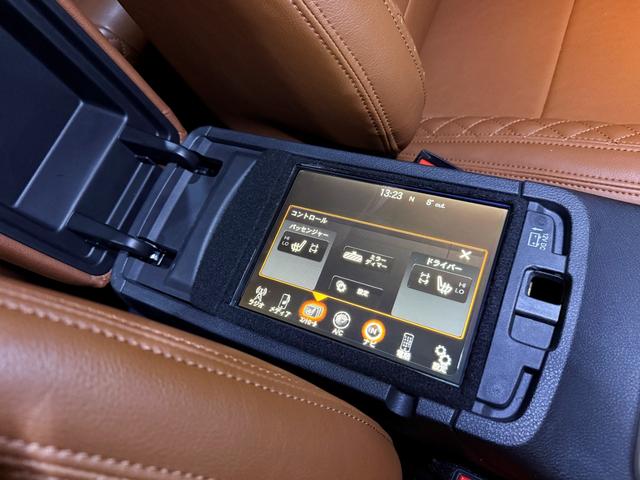 ジープ・グランドチェロキー アルティテュード　ＳＰＯＲＺＡ２２インチホイール　ブラウンレザーシートカバー　ルーフレール　フリップダウンモニター　ＳＵＰＥＲＣＡＴレーダー探知機　ドラレコ　フルセグＴＶ　ＢＬＵＥＴＯＯＴＨ　　取り扱い説明書　スペアキ（21枚目）