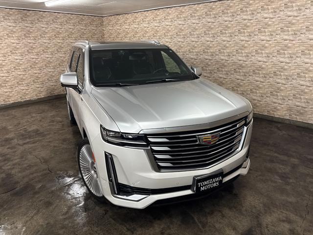 キャデラックエスカレード プラチナム 正規ディーラー車 24インチAW ツートンラッピング 純正リアモニター AKGサウンド シートヒーター&ベンチレーション ハンドルヒーター 全周囲バックカメラ ETC カープレイ レーダー ドラレコ(13枚目)