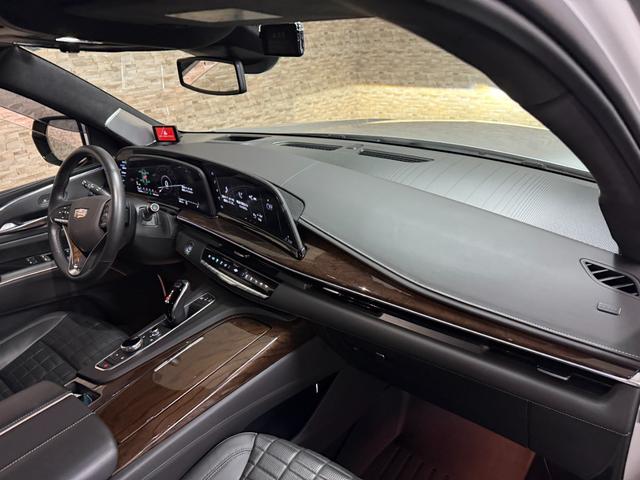 キャデラックエスカレード プラチナム 正規ディーラー車 24インチAW ツートンラッピング 純正リアモニター AKGサウンド シートヒーター&ベンチレーション ハンドルヒーター 全周囲バックカメラ ETC カープレイ レーダー ドラレコ(17枚目)