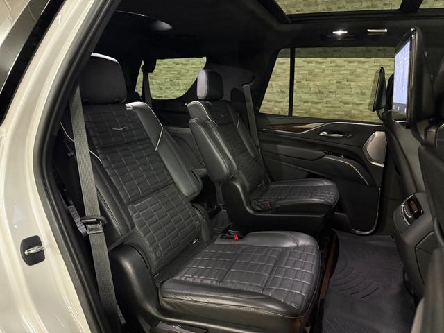 キャデラックエスカレード プラチナム 正規ディーラー車 24インチAW ツートンラッピング 純正リアモニター AKGサウンド シートヒーター&ベンチレーション ハンドルヒーター 全周囲バックカメラ ETC カープレイ レーダー ドラレコ(20枚目)