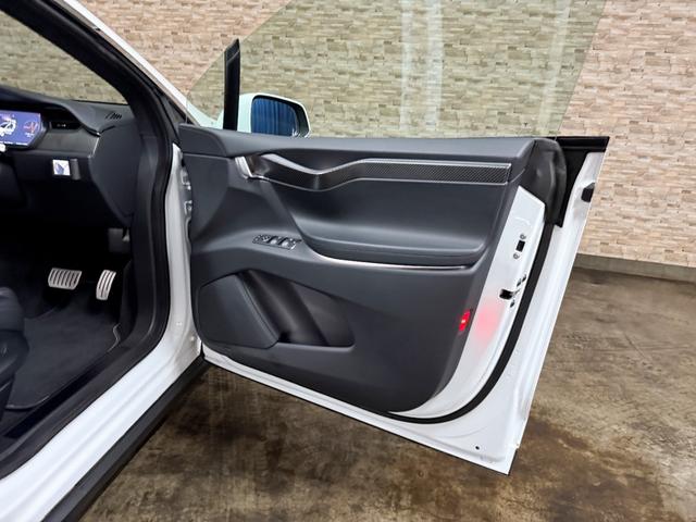 モデルＸ Ｐ１００Ｄ　ルーディークラスパフォーマンス　保証付き　エンハンストオートパイロット　７人乗り　プレミアムアップグレードＰＫＧ　コールドクライメートＰＫＧ　スマートエアサス　ウルトラＨＩＦＩサウンド　チャデモ付き（19枚目）