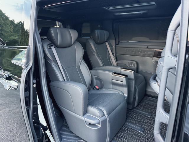 アルファード Ｚ　改良後モデル　ＪＢＬサウンド　１４インチリアモニター　トヨタチームメイト　ユニバーサルステップ　カラーＨＵＤ　左右独立ムーンルーフ　寒冷地仕様　ＩＴＳコネクト　テレビキャンセラー　ＥＴＣ２．０（14枚目）