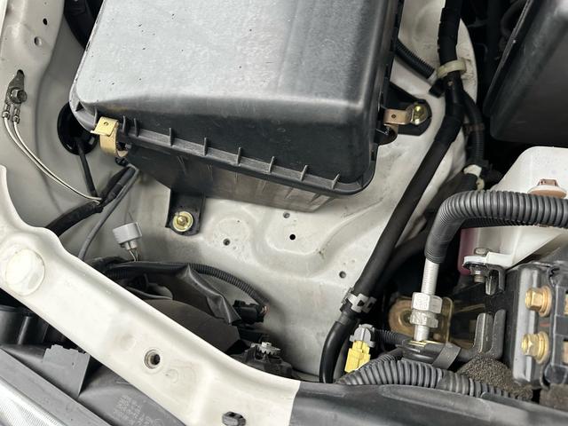 ランドクルーザー１００ ＶＸリミテッド　ワンオーナー　純正ナビ　純正アルミ　禁煙　エアコン　パワステ　ルーフレール（64枚目）