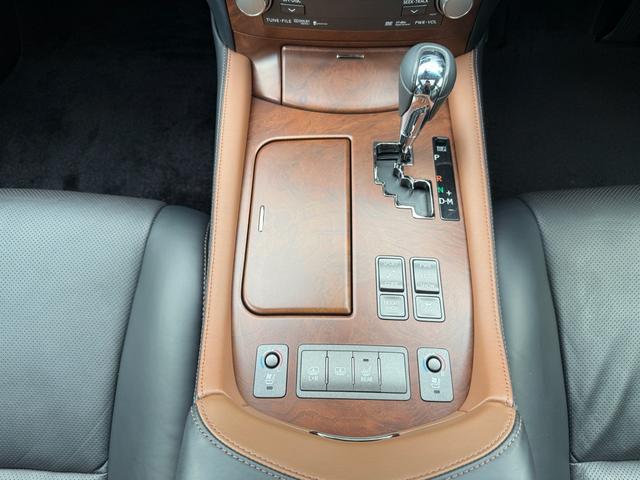 LS LS460 バージョンSZ Iパッケージ サンルーフ/黒革/エアシート/ステアリングヒーター/後席シートヒーター/Bluetooth/バックカメラ/ETC/スマートキー/シートメモリー/全塗装済/(3枚目)