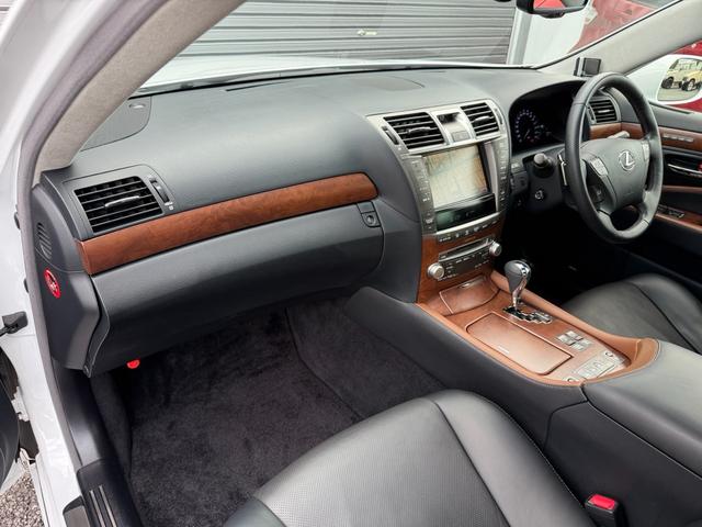 LS LS460 バージョンSZ Iパッケージ サンルーフ/黒革/エアシート/ステアリングヒーター/後席シートヒーター/Bluetooth/バックカメラ/ETC/スマートキー/シートメモリー/全塗装済/(25枚目)