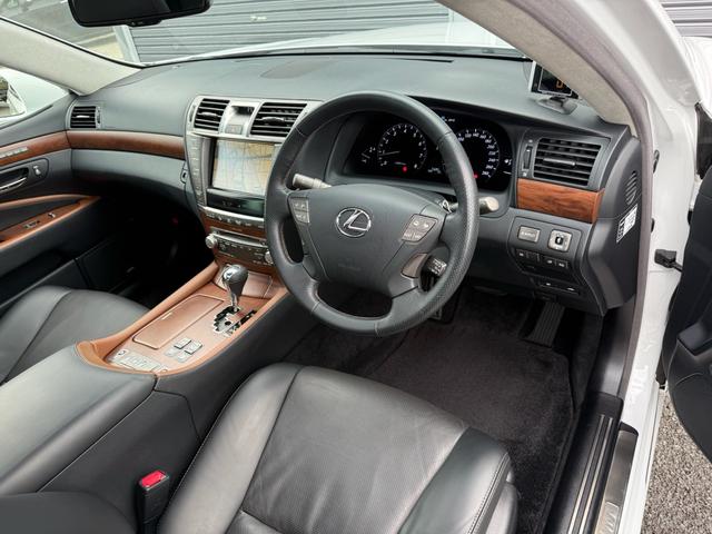 LS LS460 バージョンSZ Iパッケージ サンルーフ/黒革/エアシート/ステアリングヒーター/後席シートヒーター/Bluetooth/バックカメラ/ETC/スマートキー/シートメモリー/全塗装済/(26枚目)