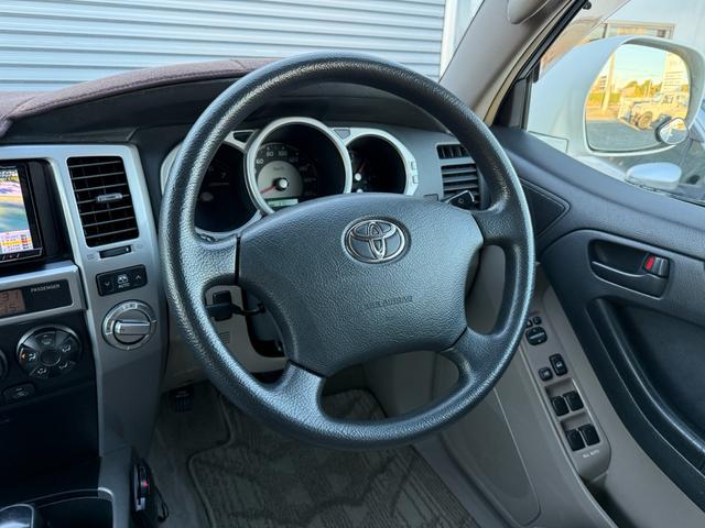 ハイラックスサーフ ＳＳＲ－Ｘ　６インチリフトアップ／サンルーフ／社外グリル／ヒッチメンバー／ＭＴタイヤ／Ｂｌｕｅｔｏｏｔｈ音楽／バックカメラ／ＥＴＣ／（4枚目）