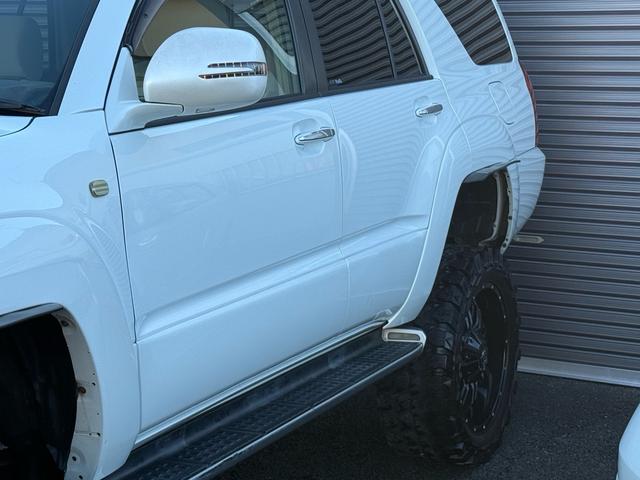 ハイラックスサーフ ＳＳＲ－Ｘ　６インチリフトアップ／サンルーフ／社外グリル／ヒッチメンバー／ＭＴタイヤ／Ｂｌｕｅｔｏｏｔｈ音楽／バックカメラ／ＥＴＣ／（17枚目）
