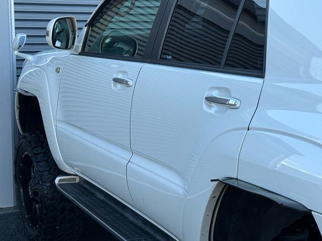 ハイラックスサーフ ＳＳＲ－Ｘ　６インチリフトアップ／サンルーフ／社外グリル／ヒッチメンバー／ＭＴタイヤ／Ｂｌｕｅｔｏｏｔｈ音楽／バックカメラ／ＥＴＣ／（18枚目）