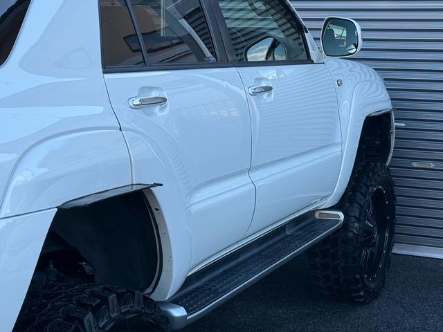 ハイラックスサーフ ＳＳＲ－Ｘ　６インチリフトアップ／サンルーフ／社外グリル／ヒッチメンバー／ＭＴタイヤ／Ｂｌｕｅｔｏｏｔｈ音楽／バックカメラ／ＥＴＣ／（19枚目）