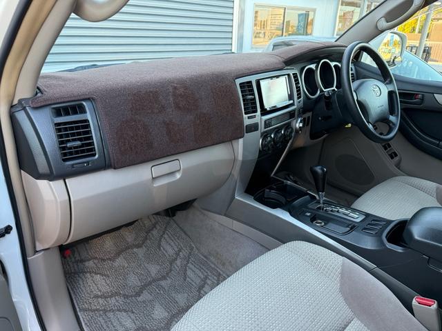 ハイラックスサーフ ＳＳＲ－Ｘ　６インチリフトアップ／サンルーフ／社外グリル／ヒッチメンバー／ＭＴタイヤ／Ｂｌｕｅｔｏｏｔｈ音楽／バックカメラ／ＥＴＣ／（24枚目）