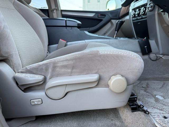 ハイラックスサーフ ＳＳＲ－Ｘ　６インチリフトアップ／サンルーフ／社外グリル／ヒッチメンバー／ＭＴタイヤ／Ｂｌｕｅｔｏｏｔｈ音楽／バックカメラ／ＥＴＣ／（32枚目）