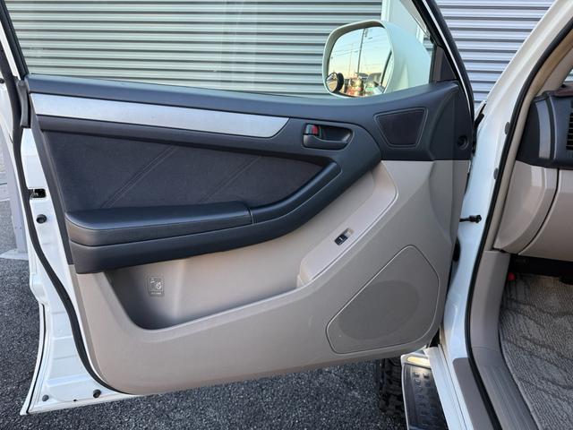 ハイラックスサーフ ＳＳＲ－Ｘ　６インチリフトアップ／サンルーフ／社外グリル／ヒッチメンバー／ＭＴタイヤ／Ｂｌｕｅｔｏｏｔｈ音楽／バックカメラ／ＥＴＣ／（33枚目）