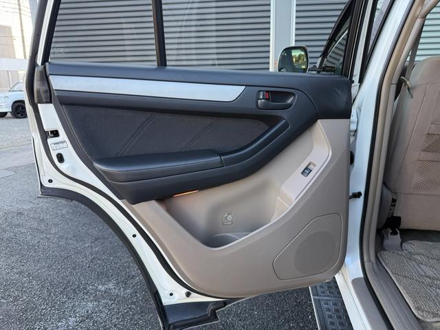 ハイラックスサーフ ＳＳＲ－Ｘ　６インチリフトアップ／サンルーフ／社外グリル／ヒッチメンバー／ＭＴタイヤ／Ｂｌｕｅｔｏｏｔｈ音楽／バックカメラ／ＥＴＣ／（42枚目）