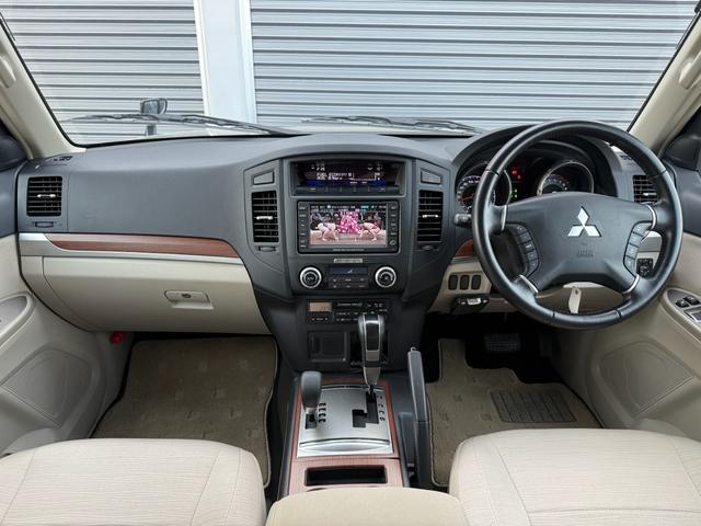 パジェロ ロング　エクシード　７人乗り／バックカメラ／純正ナビ／ＴＶ／ＥＴＣ／エアコン／パワステ／４ＷＤ／クルーズコントロール／（2枚目）