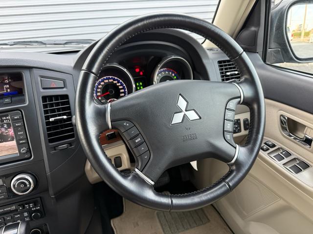 パジェロ ロング　エクシード　７人乗り／バックカメラ／純正ナビ／ＴＶ／ＥＴＣ／エアコン／パワステ／４ＷＤ／クルーズコントロール／（3枚目）