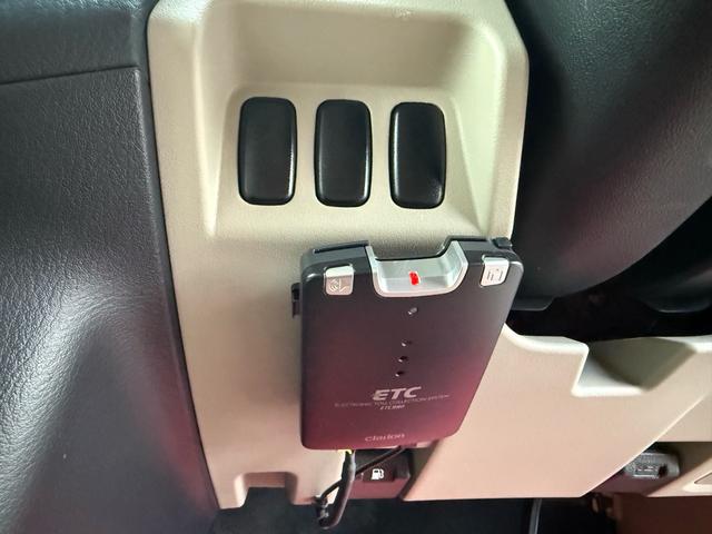 パジェロ ロング　エクシード　７人乗り／バックカメラ／純正ナビ／ＴＶ／ＥＴＣ／エアコン／パワステ／４ＷＤ／クルーズコントロール／（6枚目）