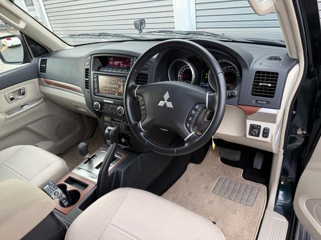 パジェロ ロング　エクシード　７人乗り／バックカメラ／純正ナビ／ＴＶ／ＥＴＣ／エアコン／パワステ／４ＷＤ／クルーズコントロール／（20枚目）