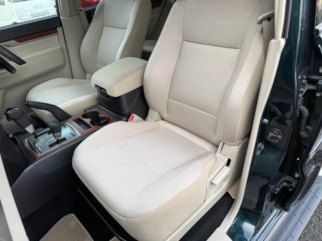 パジェロ ロング　エクシード　７人乗り／バックカメラ／純正ナビ／ＴＶ／ＥＴＣ／エアコン／パワステ／４ＷＤ／クルーズコントロール／（21枚目）