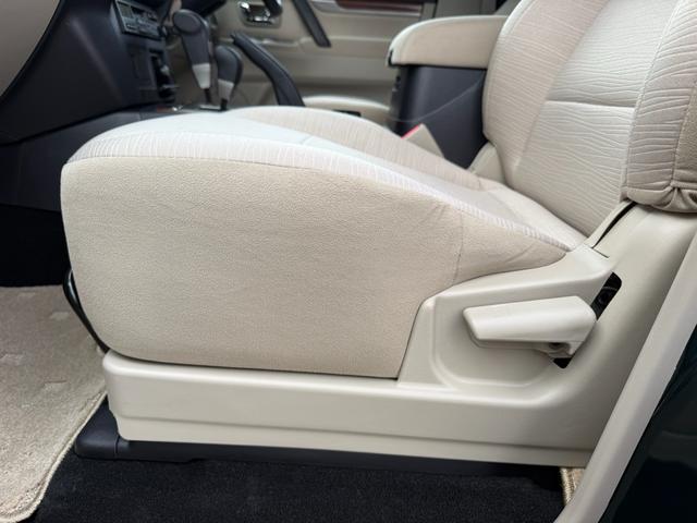 パジェロ ロング　エクシード　７人乗り／バックカメラ／純正ナビ／ＴＶ／ＥＴＣ／エアコン／パワステ／４ＷＤ／クルーズコントロール／（25枚目）