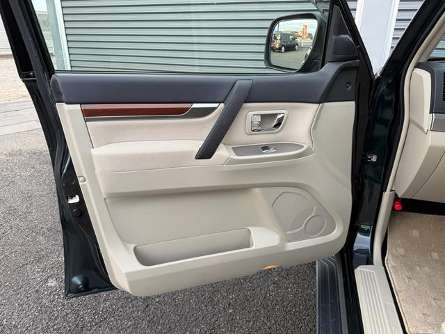 パジェロ ロング　エクシード　７人乗り／バックカメラ／純正ナビ／ＴＶ／ＥＴＣ／エアコン／パワステ／４ＷＤ／クルーズコントロール／（27枚目）