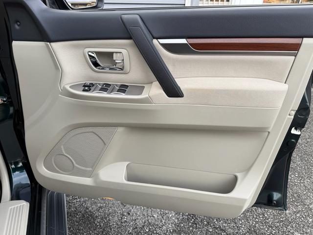 パジェロ ロング　エクシード　７人乗り／バックカメラ／純正ナビ／ＴＶ／ＥＴＣ／エアコン／パワステ／４ＷＤ／クルーズコントロール／（28枚目）