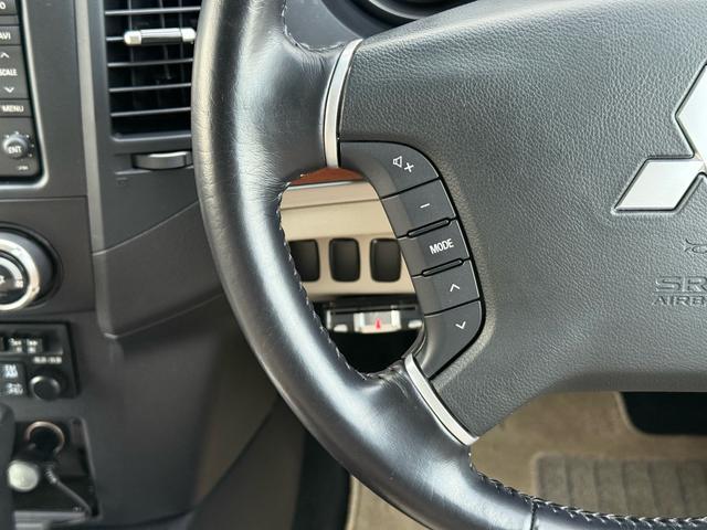 パジェロ ロング　エクシード　７人乗り／バックカメラ／純正ナビ／ＴＶ／ＥＴＣ／エアコン／パワステ／４ＷＤ／クルーズコントロール／（29枚目）