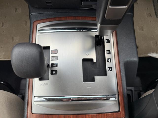 パジェロ ロング　エクシード　７人乗り／バックカメラ／純正ナビ／ＴＶ／ＥＴＣ／エアコン／パワステ／４ＷＤ／クルーズコントロール／（32枚目）