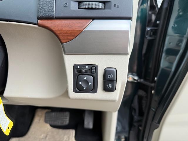 パジェロ ロング　エクシード　７人乗り／バックカメラ／純正ナビ／ＴＶ／ＥＴＣ／エアコン／パワステ／４ＷＤ／クルーズコントロール／（35枚目）