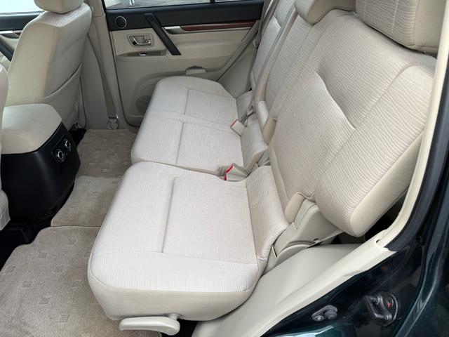 パジェロ ロング　エクシード　７人乗り／バックカメラ／純正ナビ／ＴＶ／ＥＴＣ／エアコン／パワステ／４ＷＤ／クルーズコントロール／（38枚目）