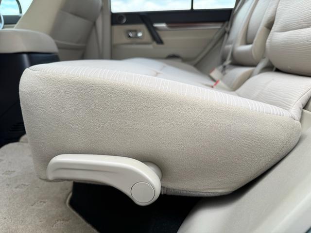 パジェロ ロング　エクシード　７人乗り／バックカメラ／純正ナビ／ＴＶ／ＥＴＣ／エアコン／パワステ／４ＷＤ／クルーズコントロール／（42枚目）