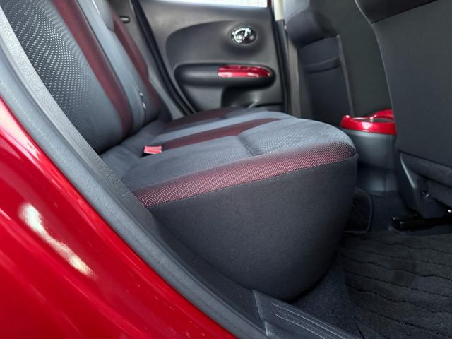 ジューク １５ＲＸ　タイプＶ　ワンオーナー／純正ナビ／バックカメラ／ＴＶ／スマートキー／Ｂｌｕｅｔｏｏｔｈ／ＣＤ／ＤＶＤ／スペアキー／（40枚目）