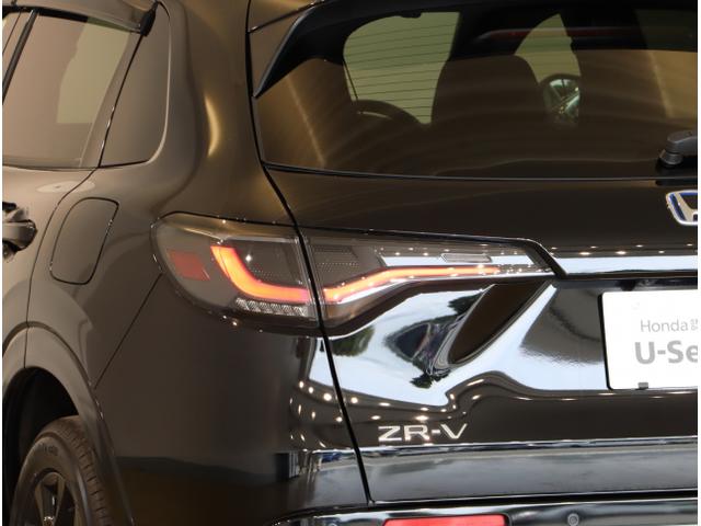 ＺＲ－Ｖ ｅ：ＨＥＶＺ特別仕様車ブラックスタイル　アラウンドビューモニター　ＬＥＤヘッドランプ　スマ－トキ－　クルコン　ＥＴＣ車載器　電動シート　オートライト　ドライブレコーダー　シートヒーター　本革シート（13枚目）