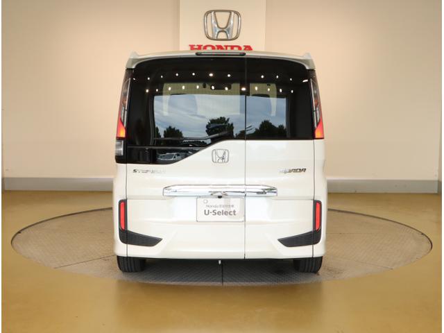 ステップワゴンスパーダ スパーダホンダセンシング 盗難防止 助手席エアバッグ Wパワスラ 地デジ LEDライト 横滑り防止システム オートエアコン リアカメラ ドライブレコーダー装着車 USB ナビ&TV 三列シート(13枚目)