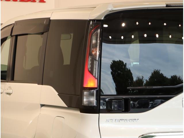 ステップワゴンスパーダ スパーダホンダセンシング 盗難防止 助手席エアバッグ Wパワスラ 地デジ LEDライト 横滑り防止システム オートエアコン リアカメラ ドライブレコーダー装着車 USB ナビ&TV 三列シート(14枚目)