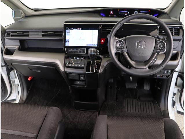 ステップワゴンスパーダ スパーダホンダセンシング 盗難防止 助手席エアバッグ Wパワスラ 地デジ LEDライト 横滑り防止システム オートエアコン リアカメラ ドライブレコーダー装着車 USB ナビ&TV 三列シート(15枚目)